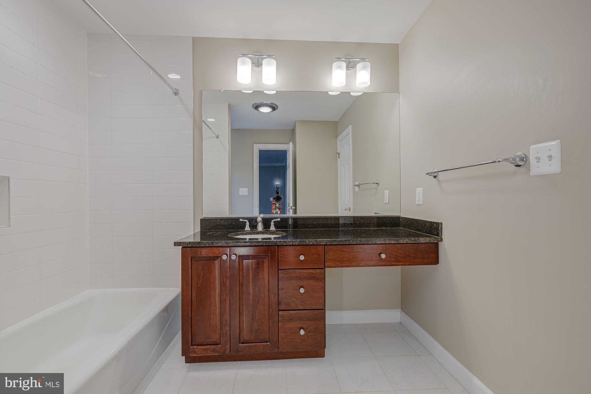 685 Potomac River Road McLean, VA 22102 - Photo 39 of 60 Bedroom 3 En Suite Bath