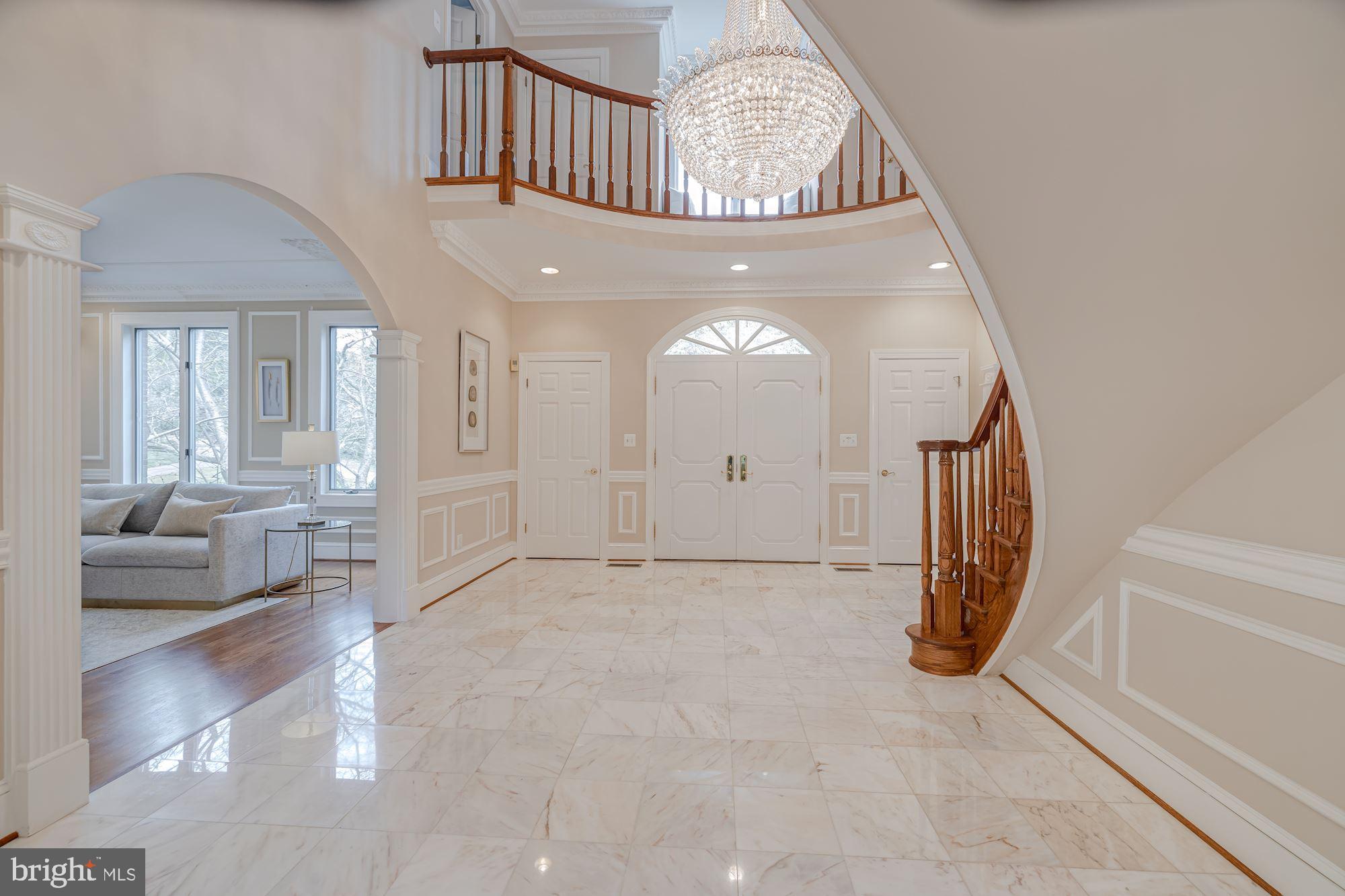 685 Potomac River Road McLean, VA 22102 - Photo 4 of 60 Foyer