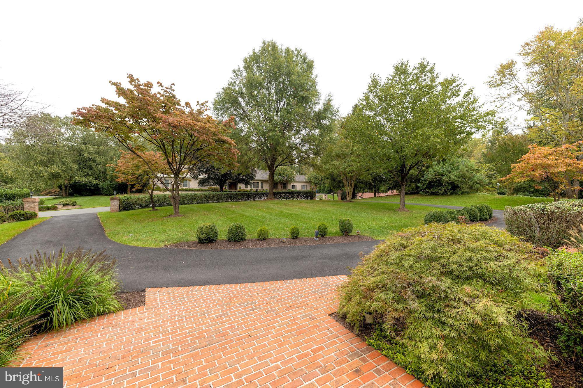 685 Potomac River Road McLean, VA 22102 - Photo 53 of 60 Expansive Front Yard