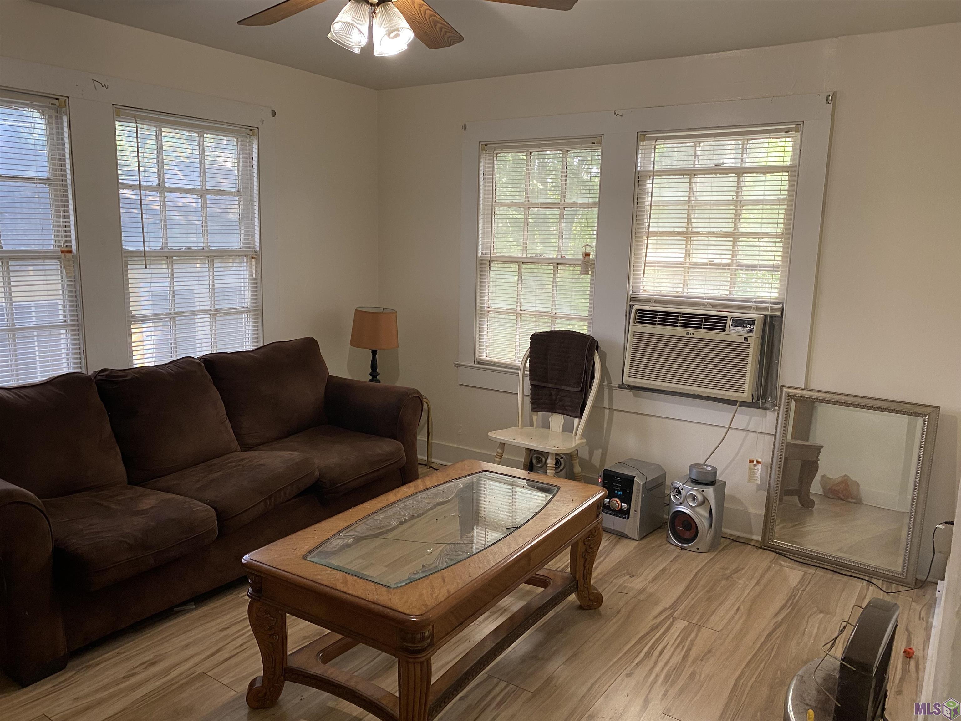 2638 Jackson Avenue Baton Rouge, LA 70802 - Photo 12 of 15 Apartment Living Room