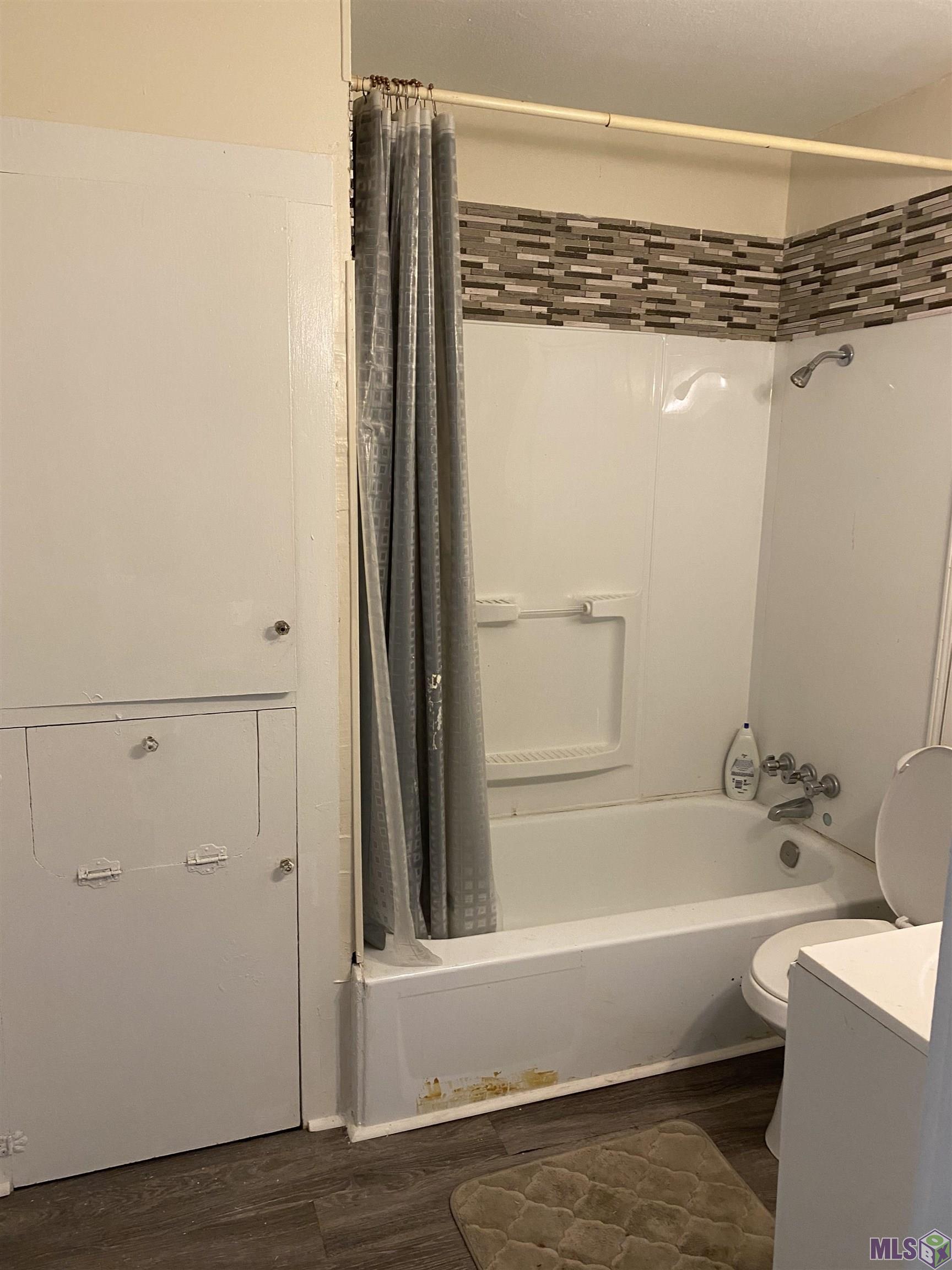 2638 Jackson Avenue Baton Rouge, LA 70802 - Photo 14 of 15 Apartment Bathroom