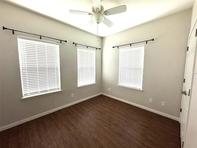 $1,450 | 905 B Crockett Street, Lockhart, TX 78644