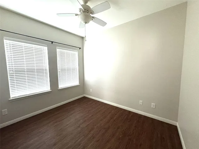 $1,450 | 905 B Crockett Street, Lockhart, TX 78644