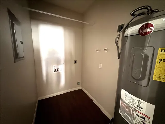 $1,450 | 905 B Crockett Street, Lockhart, TX 78644