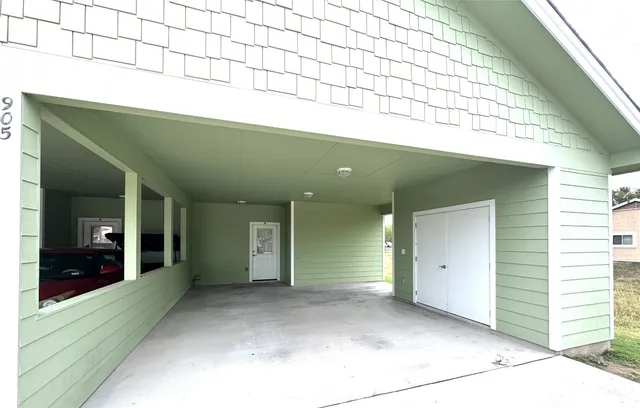 $1,450 | 905 B Crockett Street, Lockhart, TX 78644