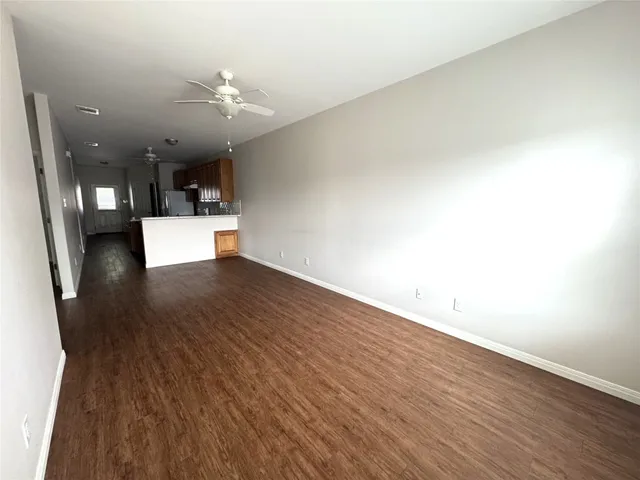 $1,450 | 905 B Crockett Street, Lockhart, TX 78644