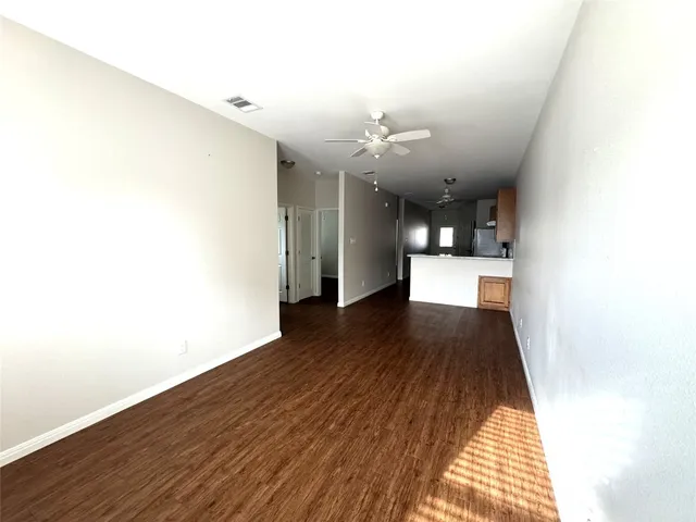 $1,450 | 905 B Crockett Street, Lockhart, TX 78644