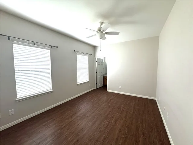 $1,450 | 905 B Crockett Street, Lockhart, TX 78644