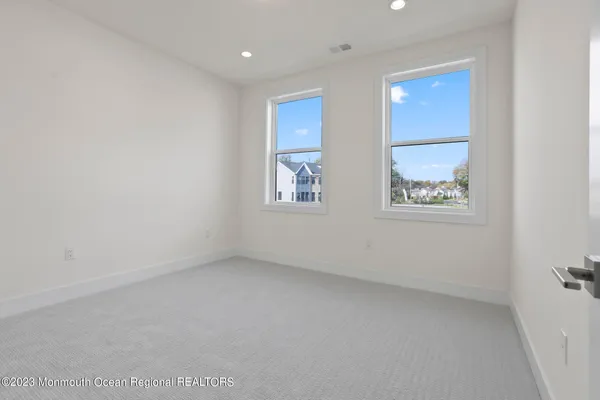 $5,000 | 3 Valiant Court, Middletown, NJ 07748