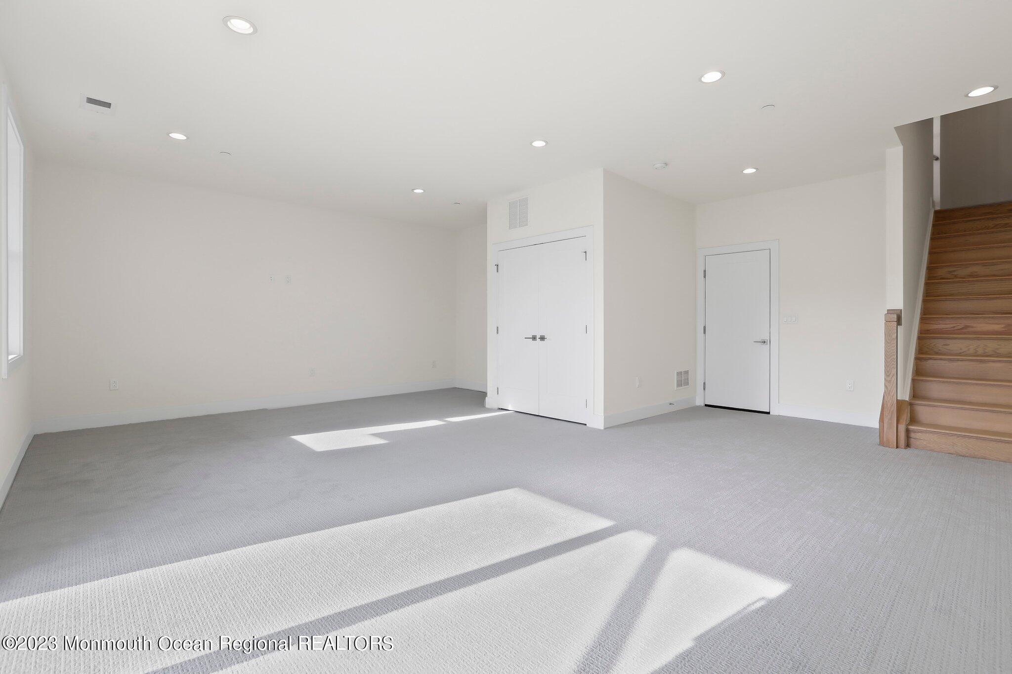 3 Valiant Court Middletown, NJ 07748 - Photo 32 of 42