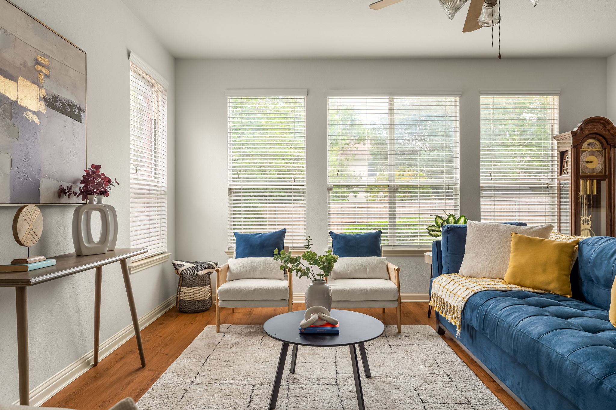 10004 Isle Royale Way Austin, TX 78747 - Photo 6 of 31 Hardwood floors and generous windows illuminate this inviting living area, perfect for relaxation.