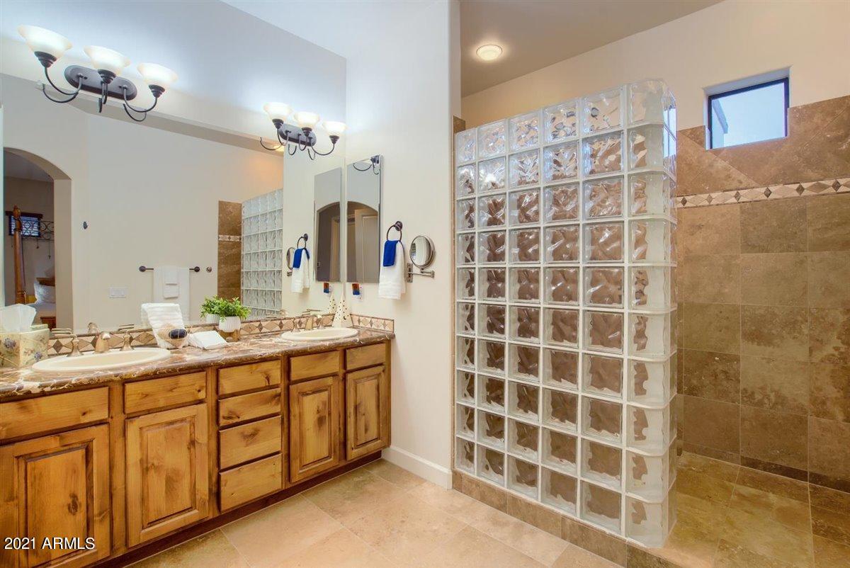 15830 West Berkeley Road Goodyear, AZ 85395 - Photo 26 of 43 31-Master Bathroom
