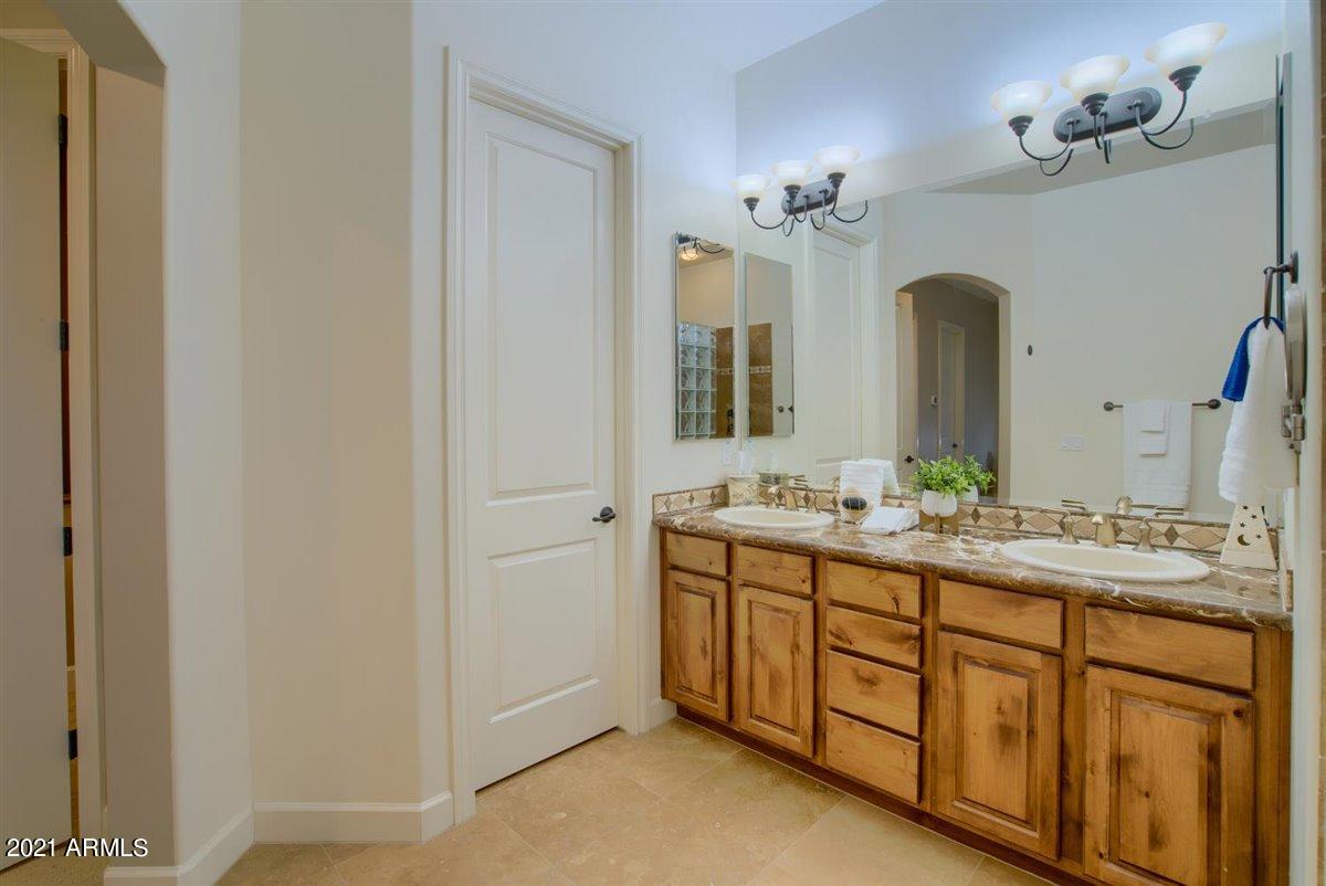 15830 West Berkeley Road Goodyear, AZ 85395 - Photo 27 of 43 32-Master Bathroom