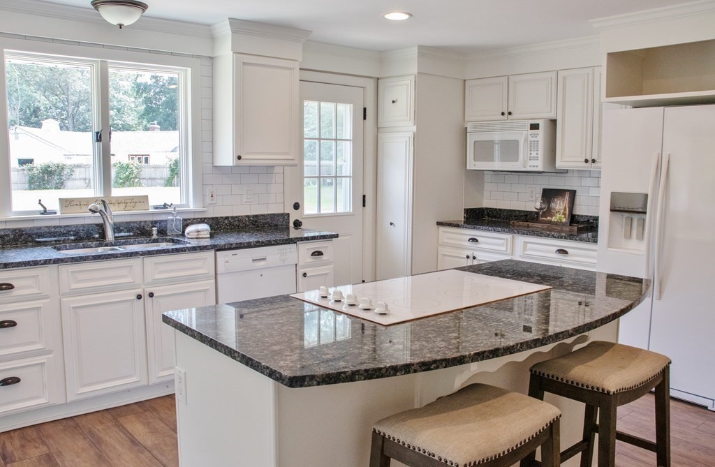 472 Springfield Street Wilbraham, MA 01095 - Photo 3 of 17 Gallery Image 3