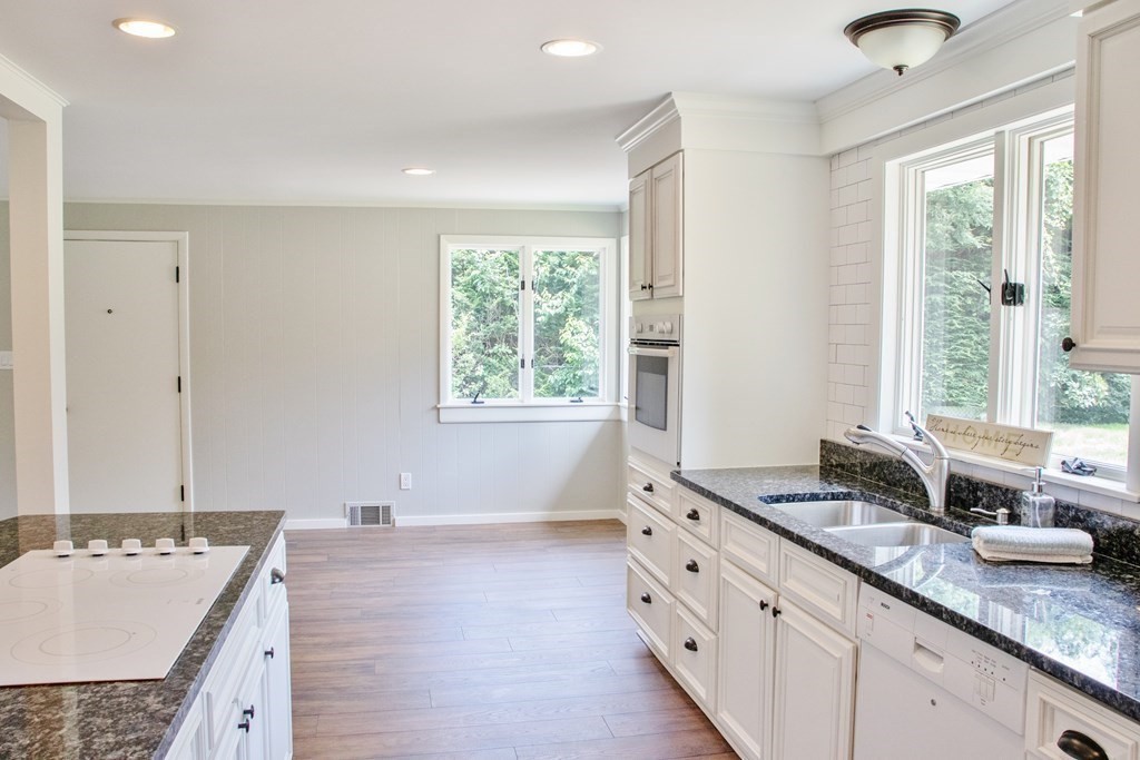472 Springfield Street Wilbraham, MA 01095 - Photo 4 of 17 Gallery Image 4