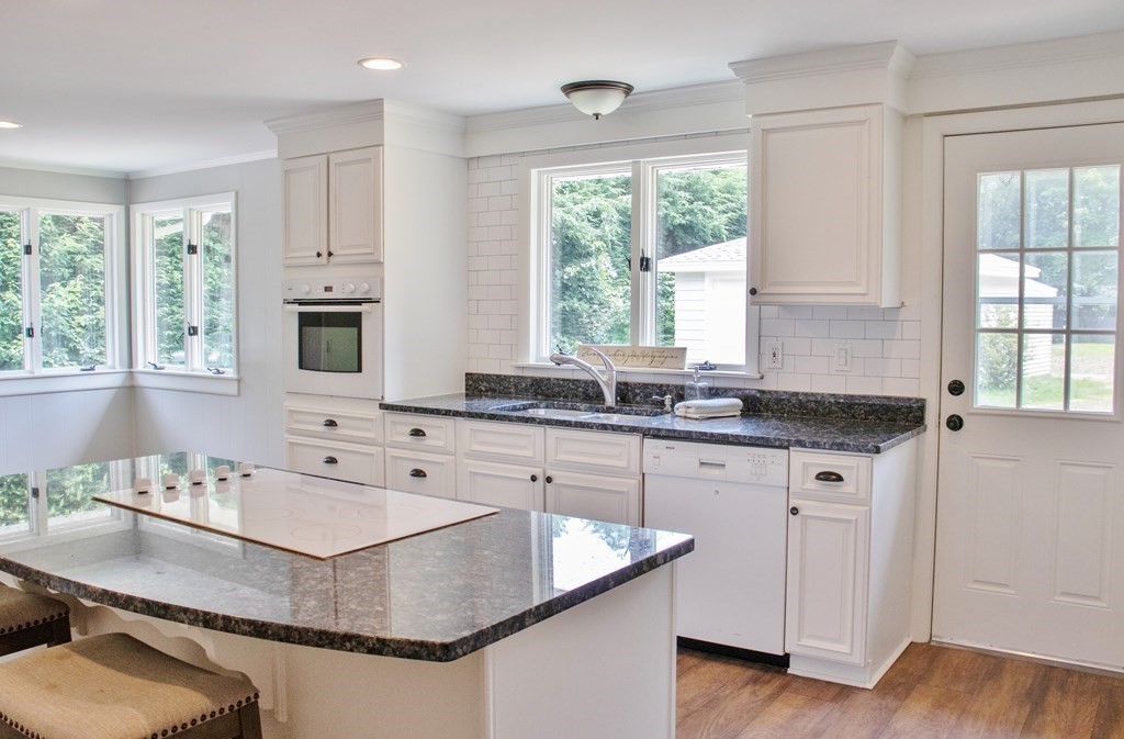 472 Springfield Street Wilbraham, MA 01095 - Photo 5 of 17 Gallery Image 5