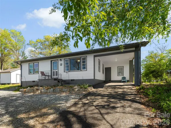 $330,000 | 209 Wilmont Drive, Hendersonville, NC 28792