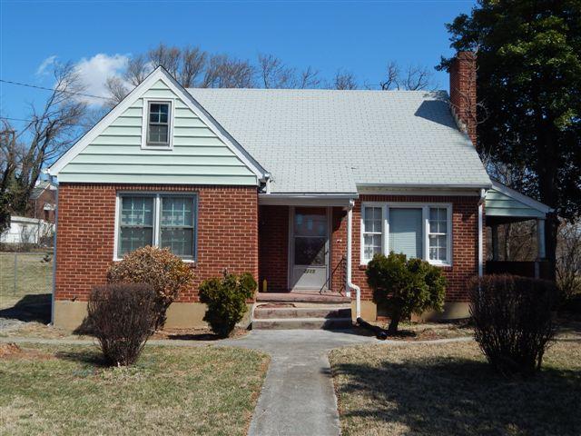 2715 Cove Road Roanoke, VA 24017 - Photo 1 of 8 Front