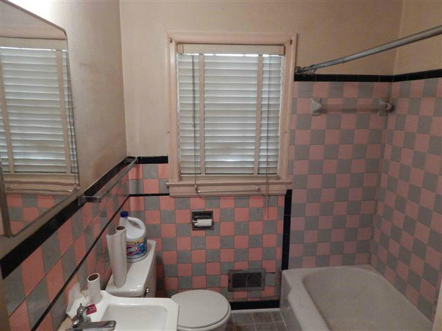 2715 Cove Road Roanoke, VA 24017 - Photo 4 of 8 Bath (2)