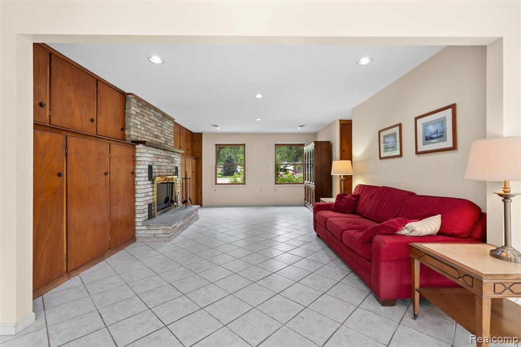 38481 Riverside Drive Clinton Township, MI 48036 - Photo 26 of 49 Gallery Image 26