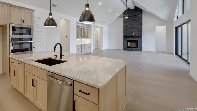 $799,900 | 200 Violet Way, Castroville, TX 78009