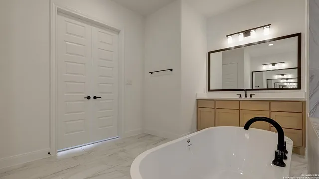 $799,900 | 200 Violet Way, Castroville, TX 78009