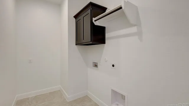 $799,900 | 200 Violet Way, Castroville, TX 78009