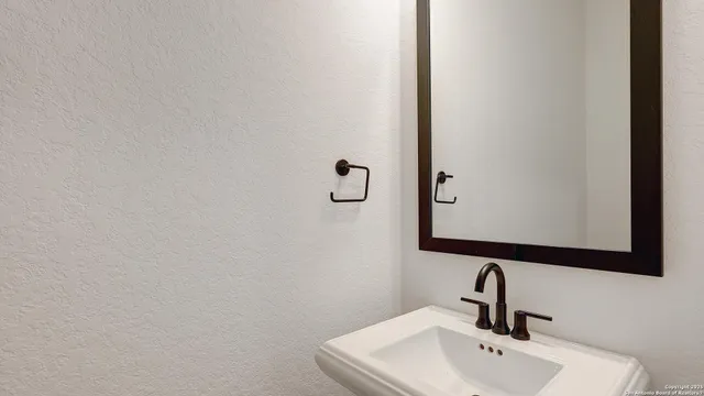 $799,900 | 200 Violet Way, Castroville, TX 78009