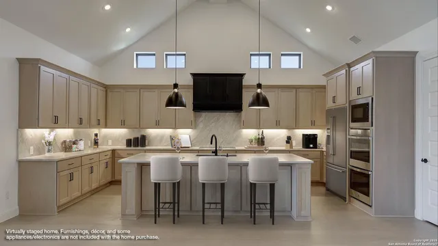 $799,900 | 200 Violet Way, Castroville, TX 78009