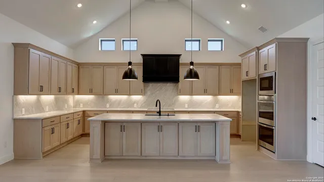 $799,900 | 200 Violet Way, Castroville, TX 78009