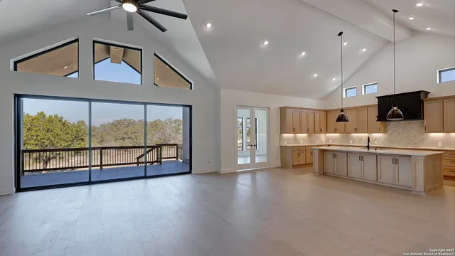 $799,900 | 200 Violet Way, Castroville, TX 78009
