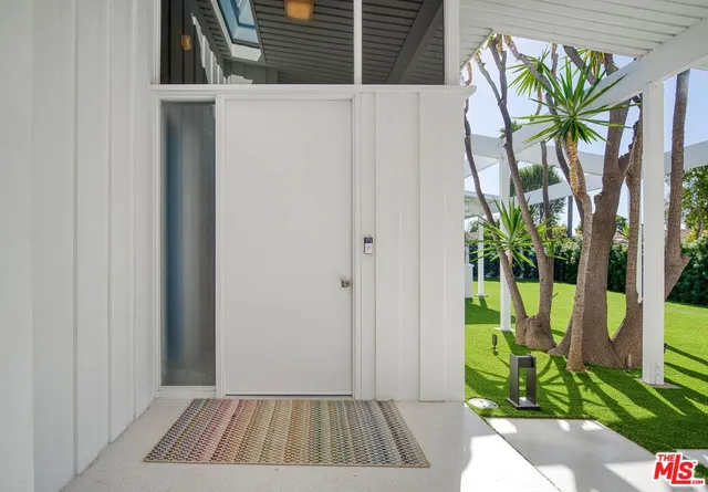 $4,295,000 | 2262 Stradella Road, Los Angeles, CA 90077