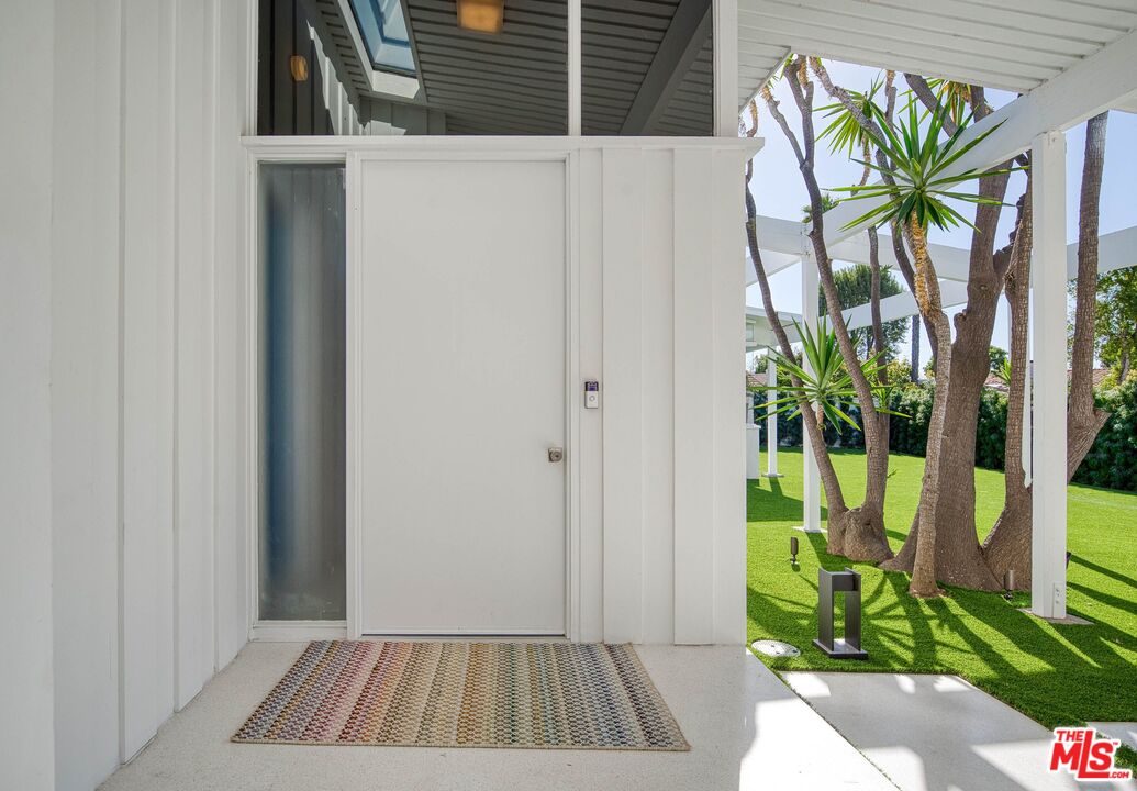 2262 Stradella Road Los Angeles, CA 90077 - Photo 11 of 21