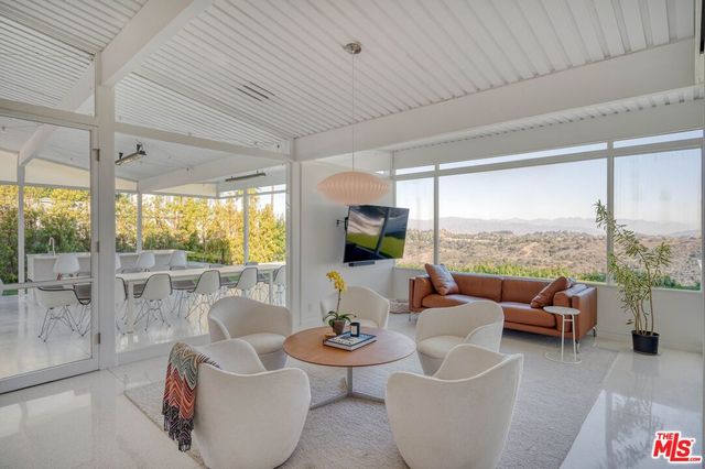 $4,295,000 | 2262 Stradella Road, Los Angeles, CA 90077