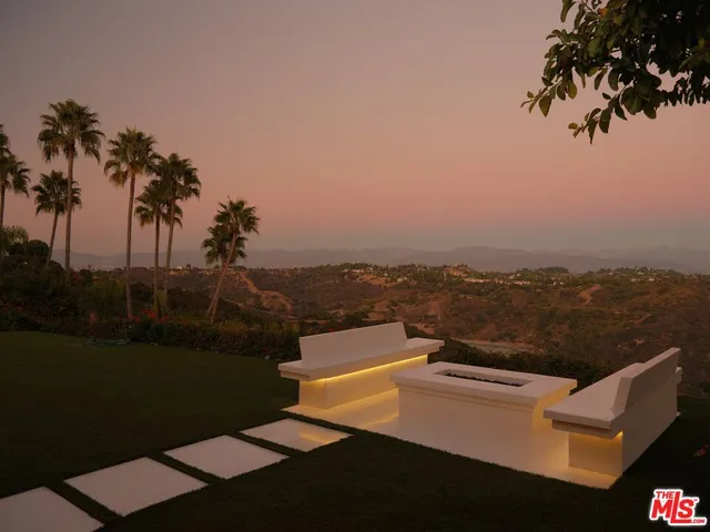 $4,295,000 | 2262 Stradella Road, Los Angeles, CA 90077