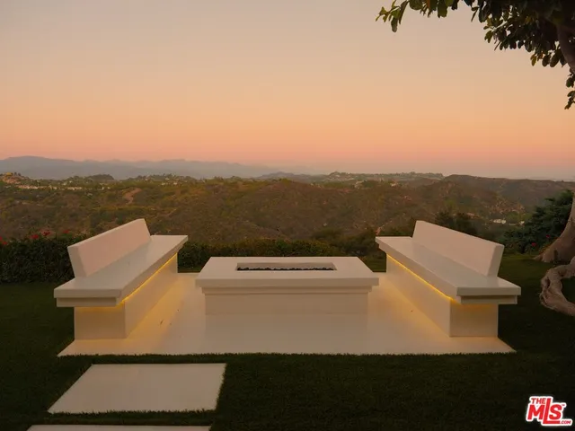 $4,295,000 | 2262 Stradella Road, Los Angeles, CA 90077