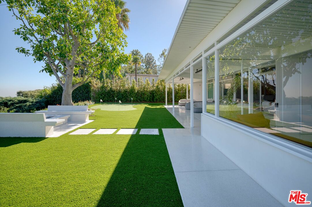 2262 Stradella Road Los Angeles, CA 90077 - Photo 6 of 21