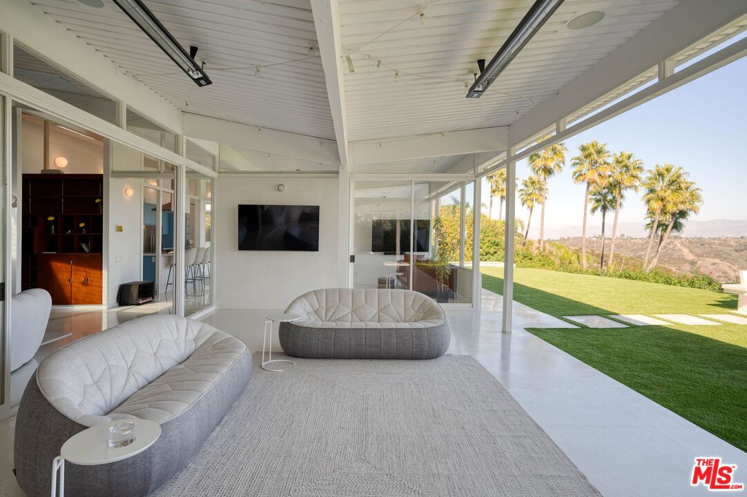 2262 Stradella Road Los Angeles, CA 90077 - Photo 8 of 21