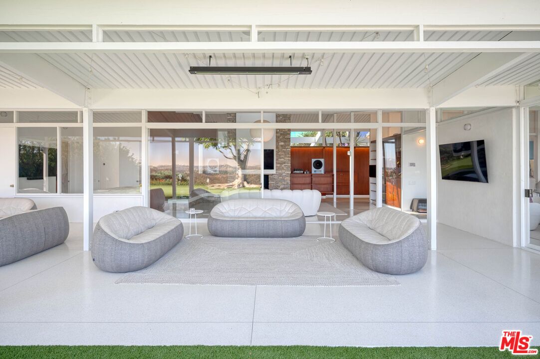 2262 Stradella Road Los Angeles, CA 90077 - Photo 10 of 21