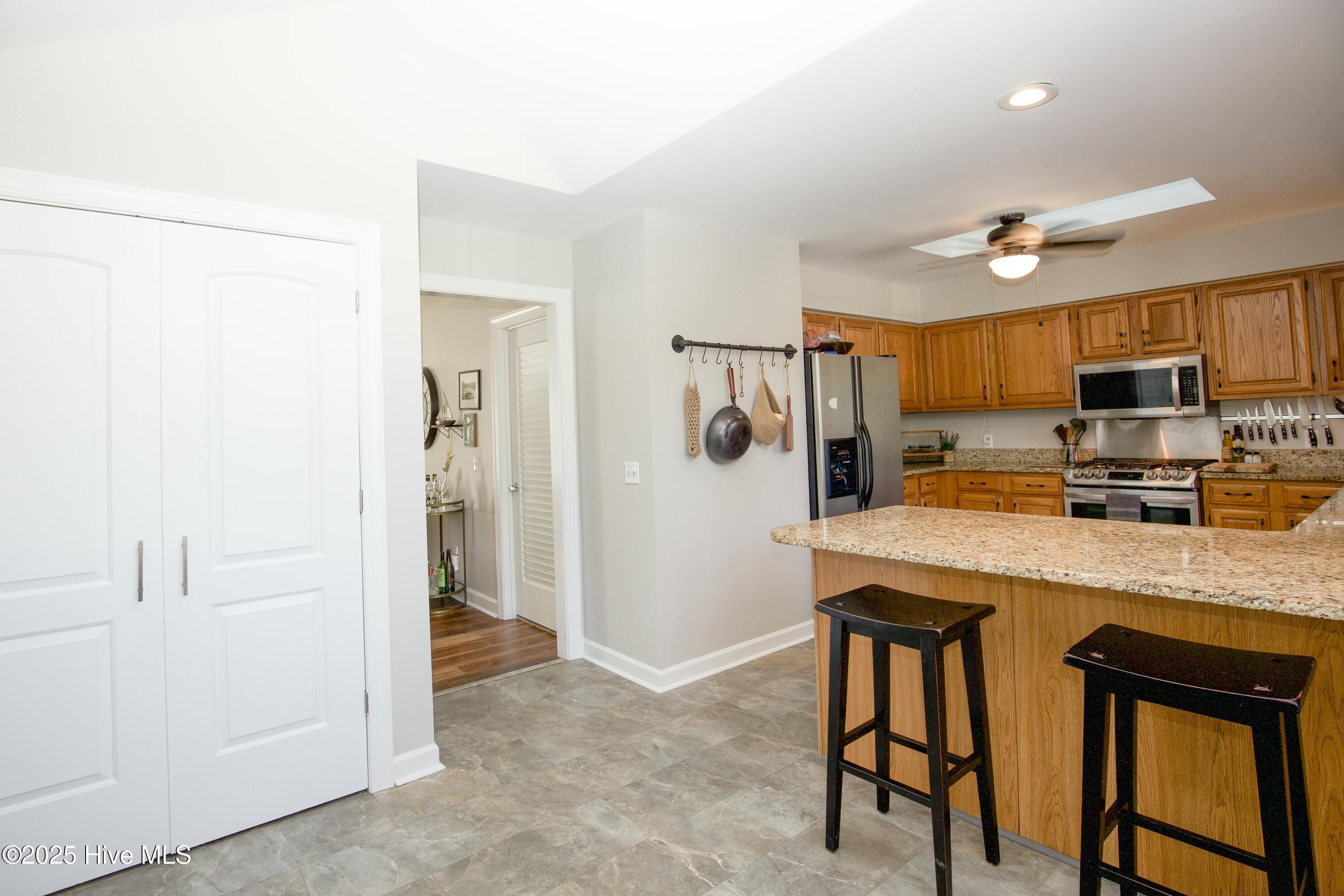 1102 Mt Washington Circle Pinehurst, NC 28374 - Photo 15 of 48 kitchen bar