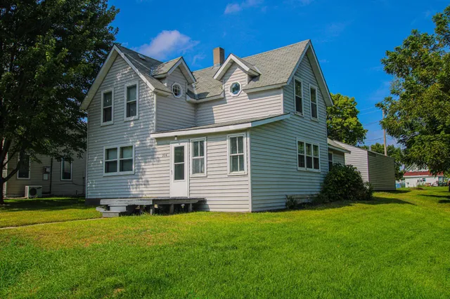 $144,900 | 204 West 2nd Street, Starbuck, MN 56381