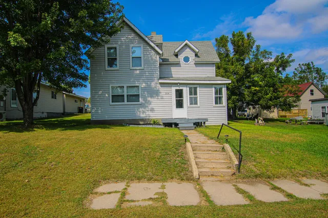 $144,900 | 204 West 2nd Street, Starbuck, MN 56381