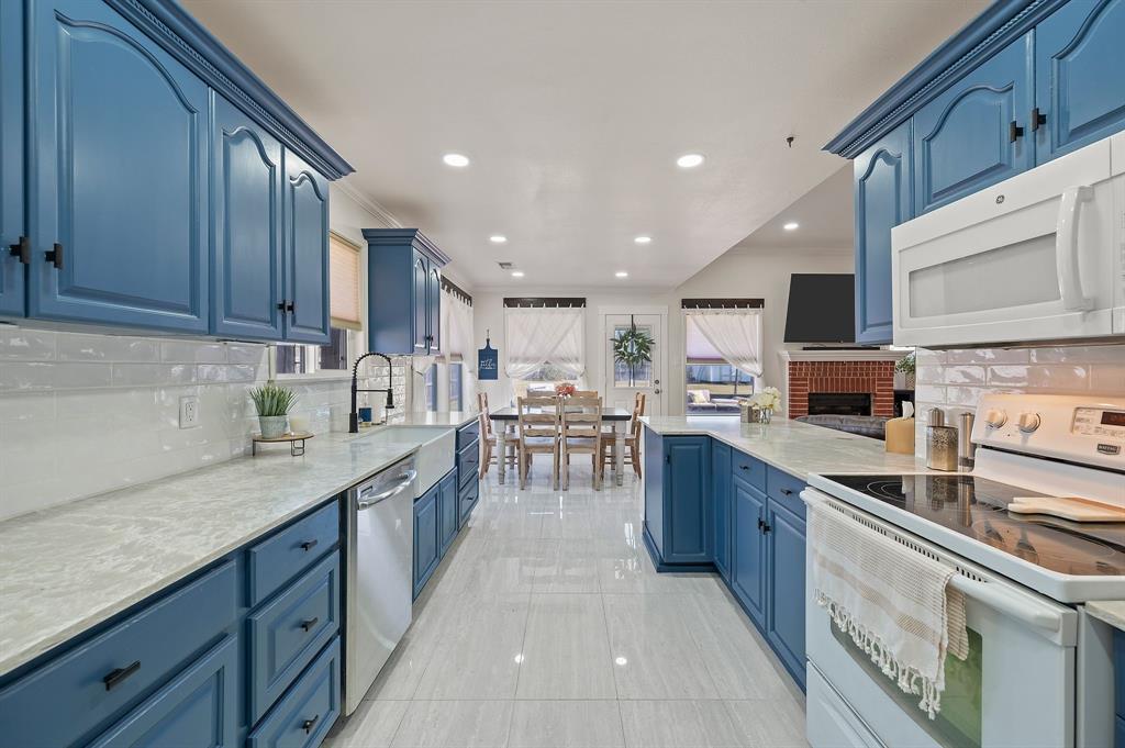 305 Maverick Trail Oak Point, TX 75068 - Photo 20 of 40 a kitchen with lots of counter top space and appliances