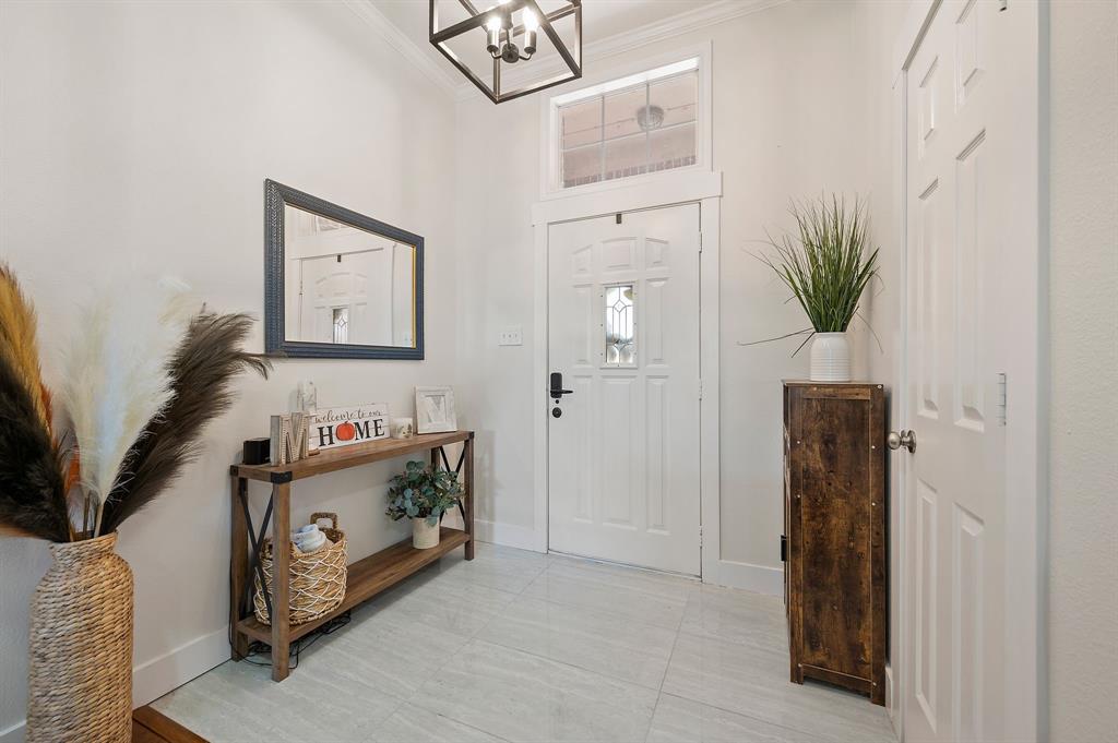 305 Maverick Trail Oak Point, TX 75068 - Photo 6 of 40 a view of livingroom with furniture and a potted plant