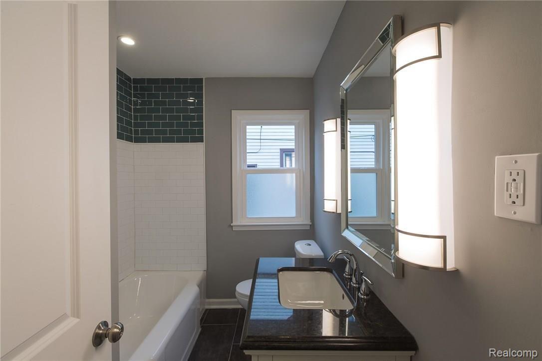 800 Columbia Road Berkley, MI 48072 - Photo 14 of 29 800columbia-16.jpg