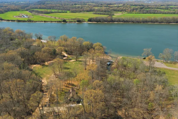 $1,350,000 | 1118 Carrollville Landing Road, Clifton, TN 38425