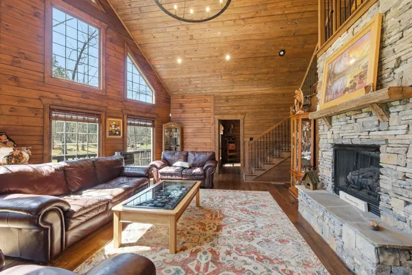 $1,350,000 | 1118 Carrollville Landing Road, Clifton, TN 38425