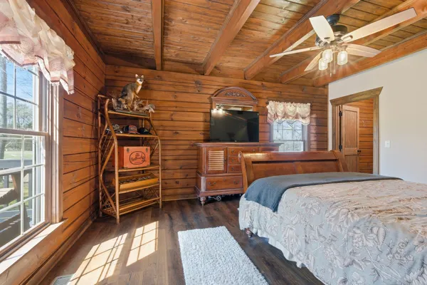 $1,350,000 | 1118 Carrollville Landing Road, Clifton, TN 38425