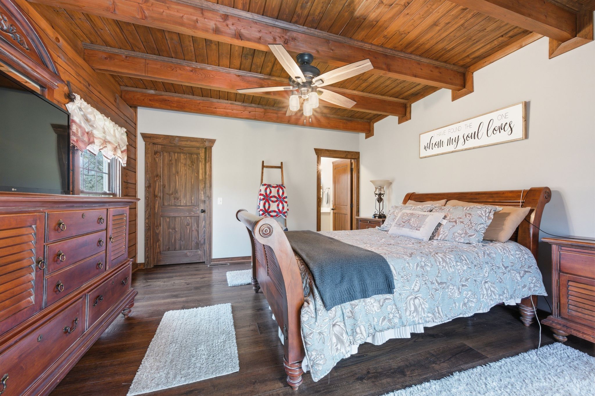 1118 Carrollville Landing Road Clifton, TN 38425 - Photo 32 of 92 a bedroom with a bed and a dresser