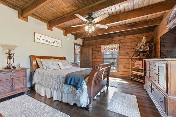 $1,350,000 | 1118 Carrollville Landing Road, Clifton, TN 38425